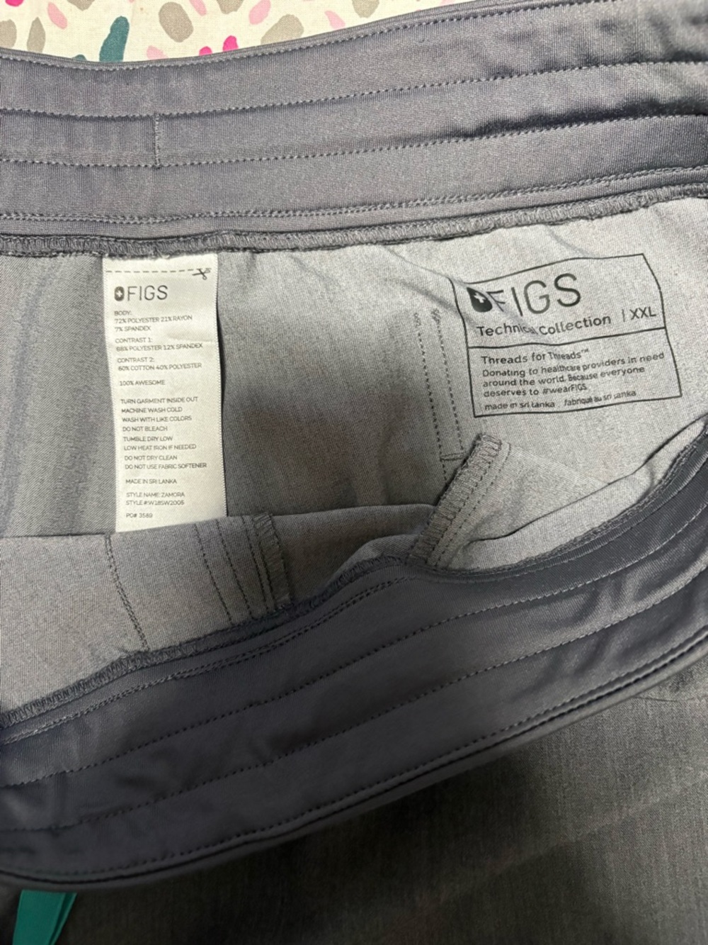 FIGS XXL Graphite Scrub set - Picture 5 of 5